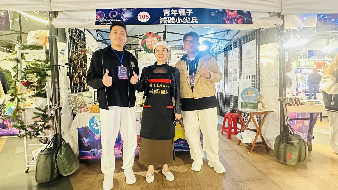 公益攤位志工合照